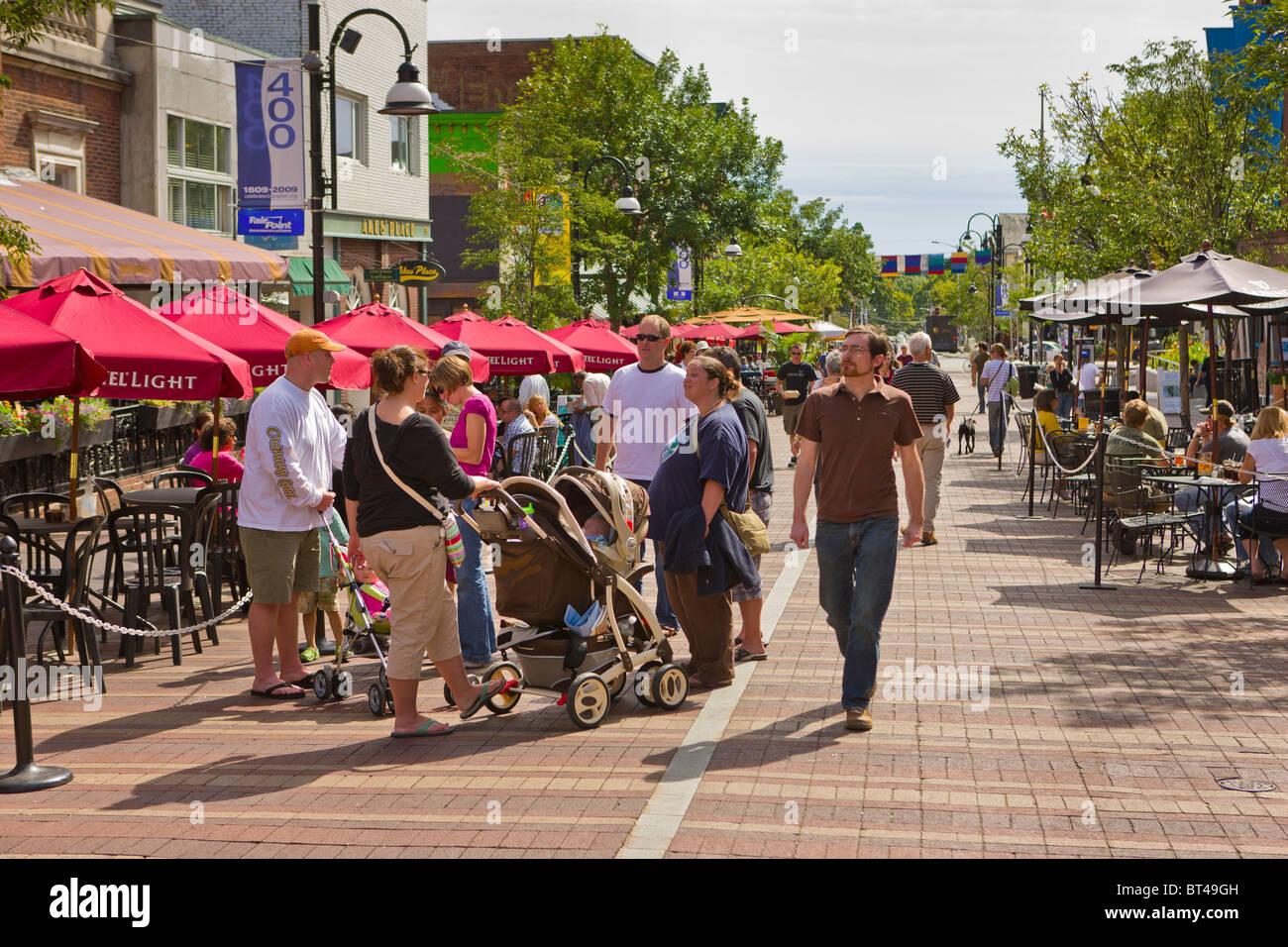 BURLINGTON, Vermont, USA - les gens sur la rue de l'Église. Banque D'Images