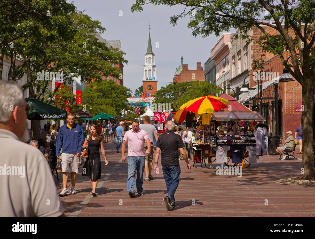 BURLINGTON, Vermont, USA - les gens sur la rue de l'Église. Banque D'Images