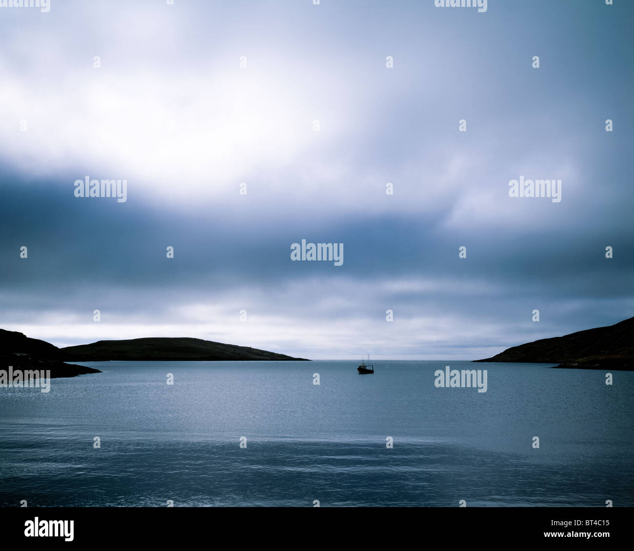 Caolas Bhatarsaigh plus de lumière sombre. Vatersay, Hébrides extérieures. L'Écosse. Banque D'Images