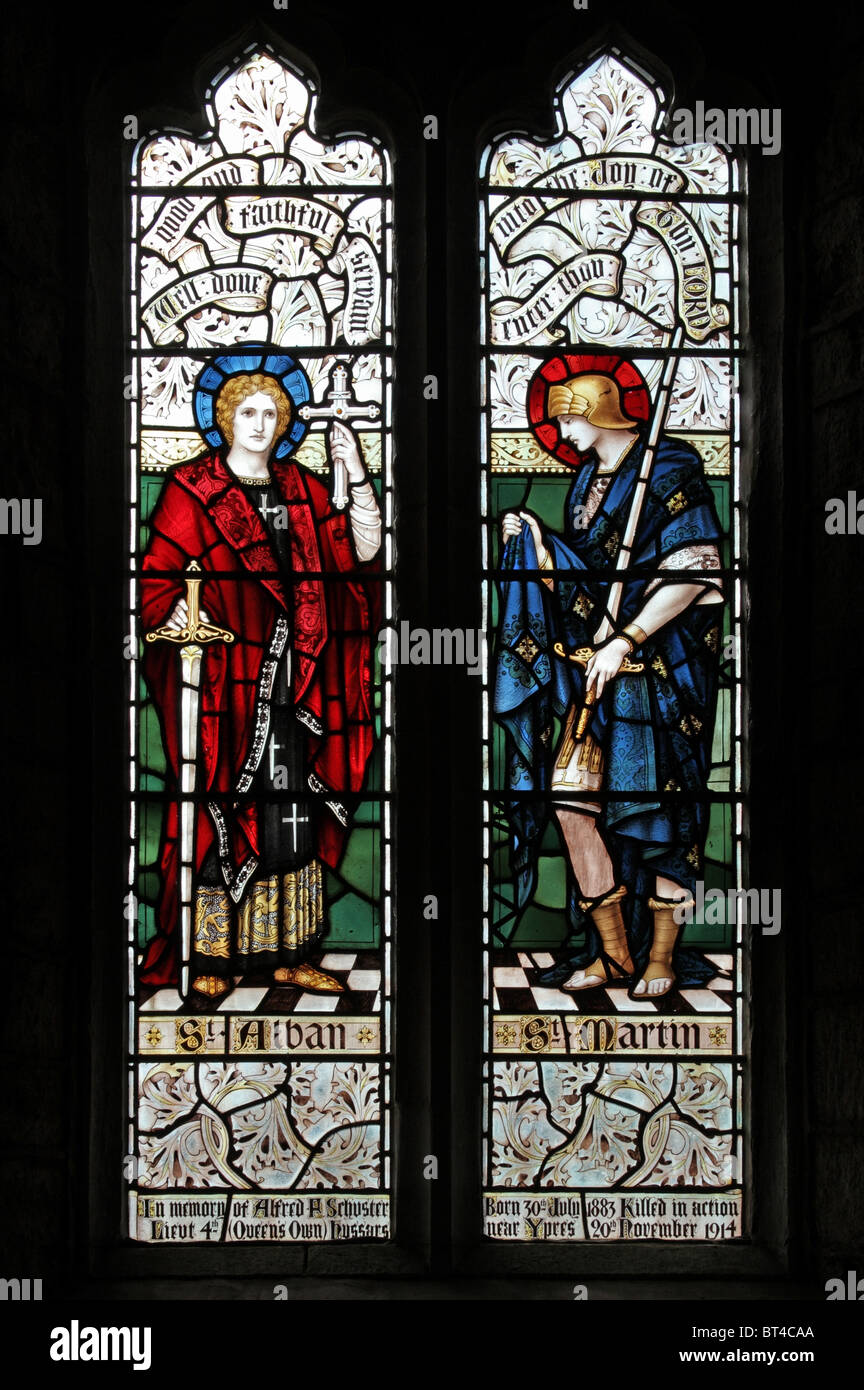 Vitraux de James Powell & Sons représentant Saints Alban et Martin de Tours, église paroissiale de St Brendan, Brendon, Devon Banque D'Images