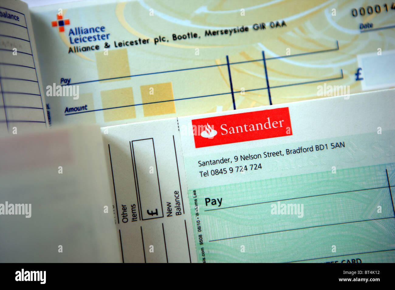 Santander carnet de chèques à la suite de l'acquisition et l'rebrading d'Alliance & Leicester Building Society Banque D'Images