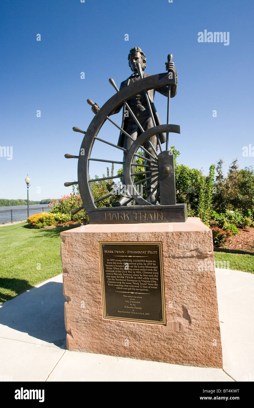 Le commerating statue trois ans de carrière pilotage bateau Samuel Clemens (aka Mark Twain) à Hannibal, Missouri. Banque D'Images