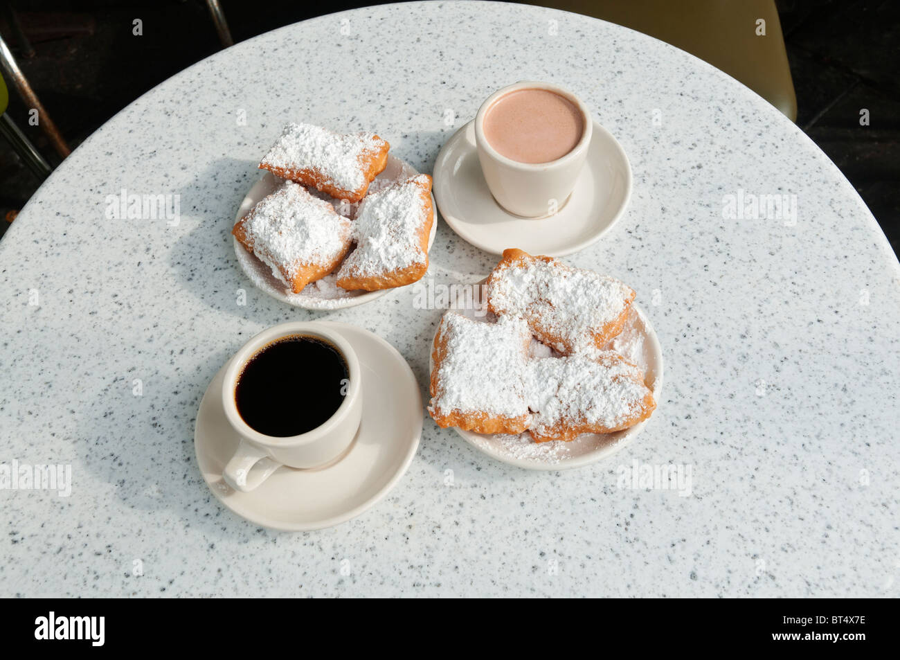 La Louisiane, La Nouvelle-Orléans, le Quartier Français, Café du Monde, café, chocolat chaud et leur spécialité beignets Banque D'Images