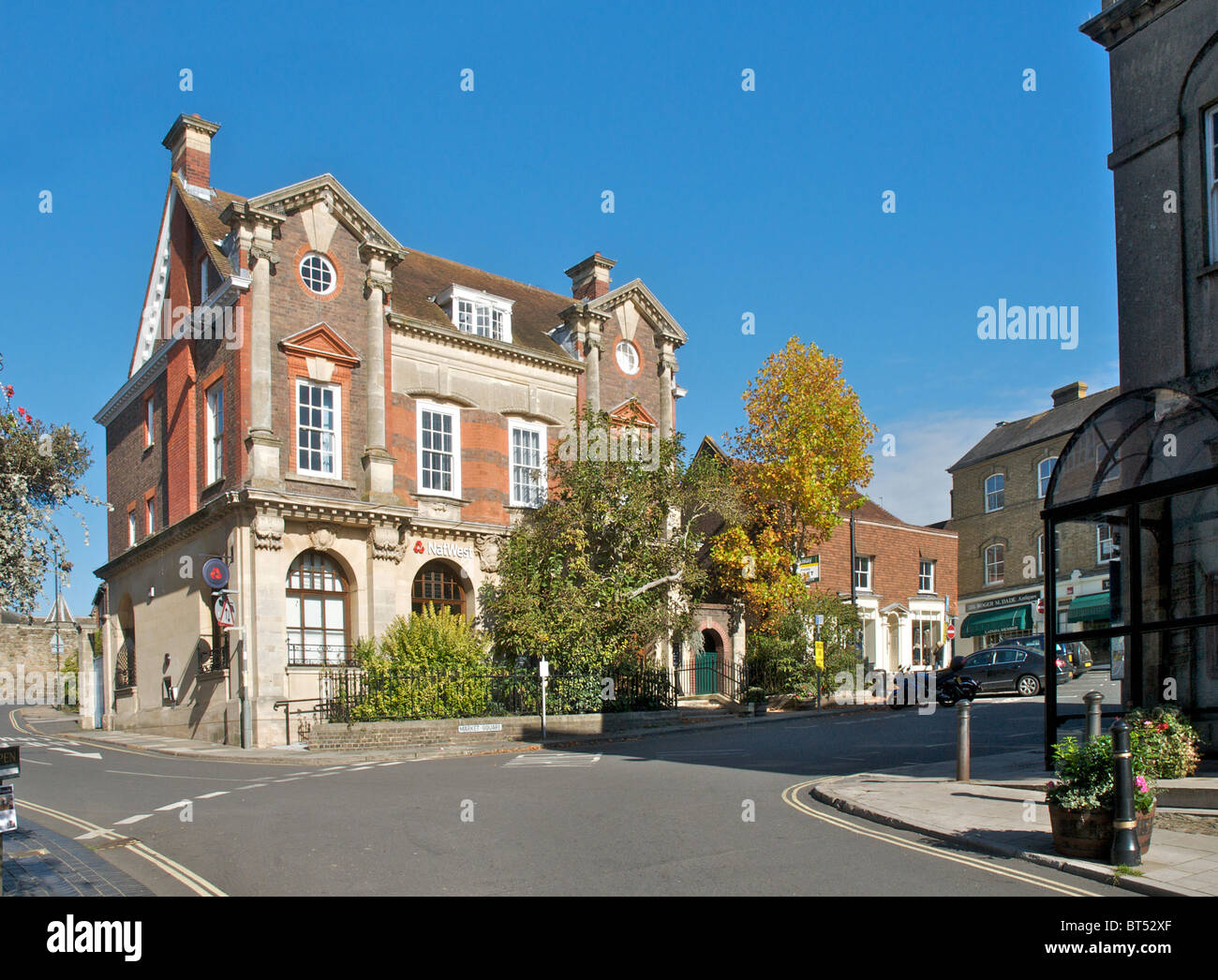 Une image de l'ancienne ville de marché de Petworth dans West Sussex. UK. C'est l'ancien bâtiment de la banque en place du marché. Banque D'Images