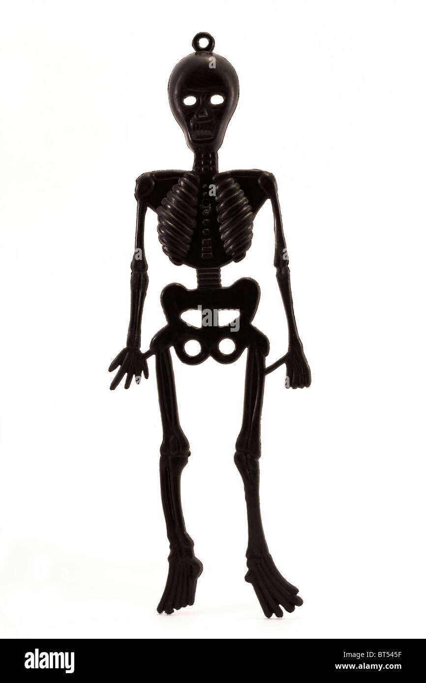 Squelette en plastique noir sur blanc isolé Banque D'Images