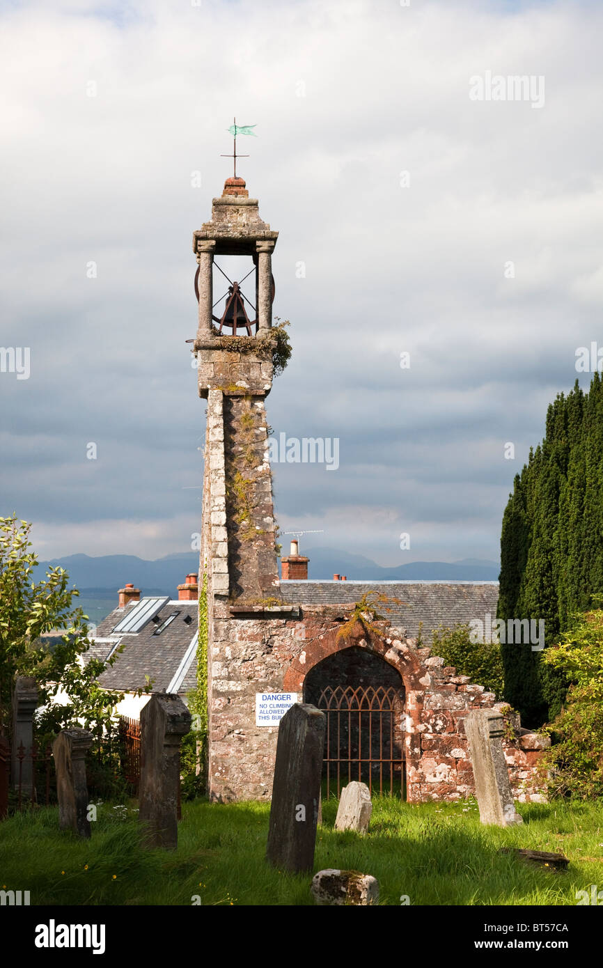 Clocher au-dessus du cimetière, Kippen, Ecosse Banque D'Images