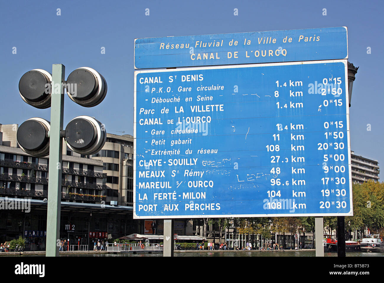 Paris, ilepost "canal" au Bassin de la Villette Banque D'Images