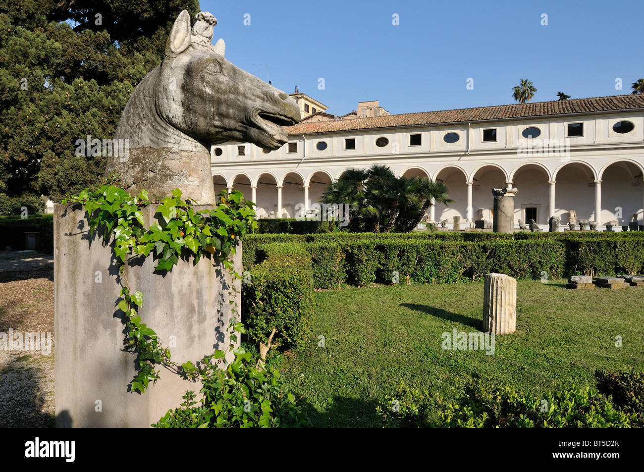 Rome. L'Italie. Musée national de Rome. Thermes de Dioclétien. Cloître de Michel-Ange dans l'église de Santa Maria degli Angeli. Banque D'Images