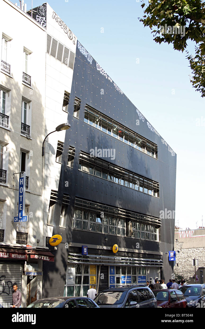 Paris, le nouveau bureau de poste dans la rue de la Chapelle Banque D'Images