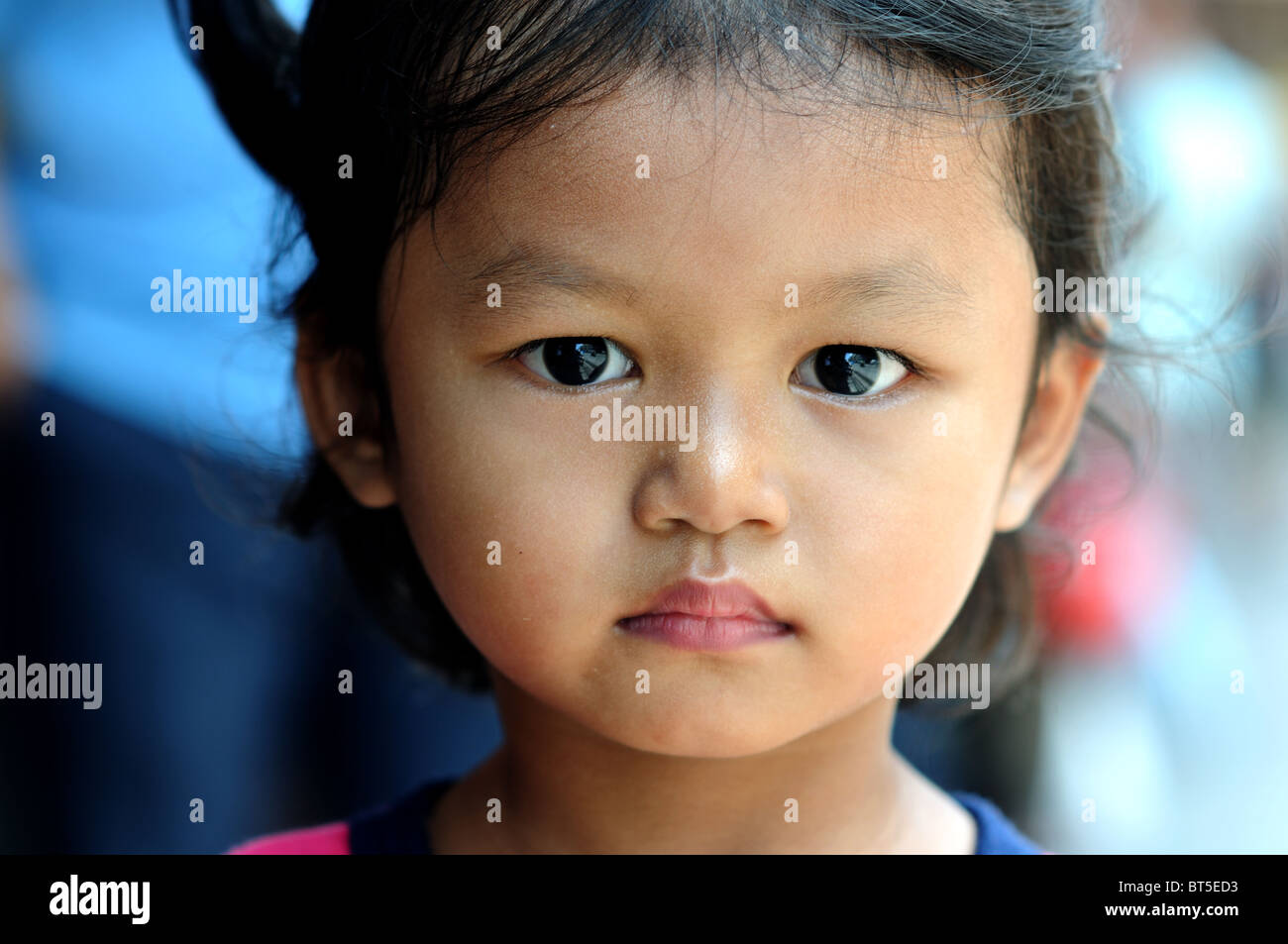 Fille dans Chinatown, Bangkok, Thaïlande Banque D'Images