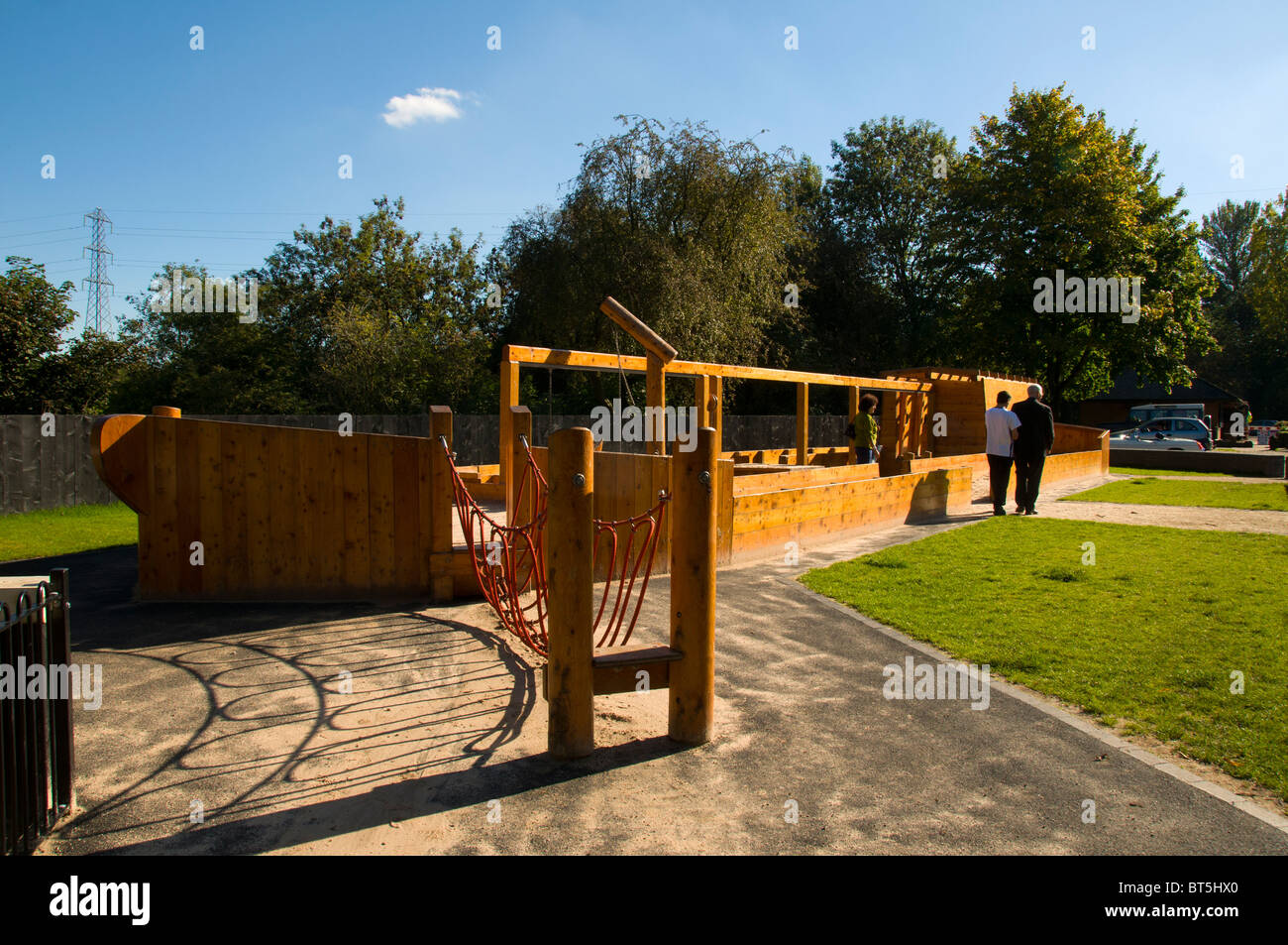 Aire de jeux de sable pour enfants en forme de bateau à rames au parc national Daisy NOOK, Failsworth, Manchester, Royaume-Uni Banque D'Images