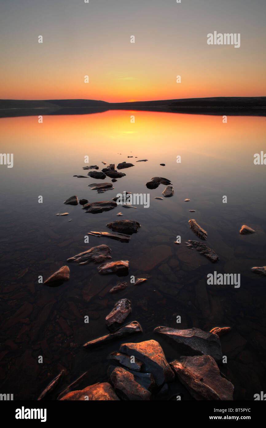 Coucher du soleil à Glaslyn un lac de montagne près de Plynlimon dans les monts Cambriens. Powys, Pays de Galles. Banque D'Images