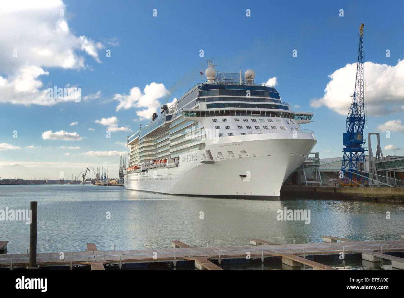 Le navire de croisière Celebrity Eclipse amarré à quai dans le port de Southampton Banque D'Images