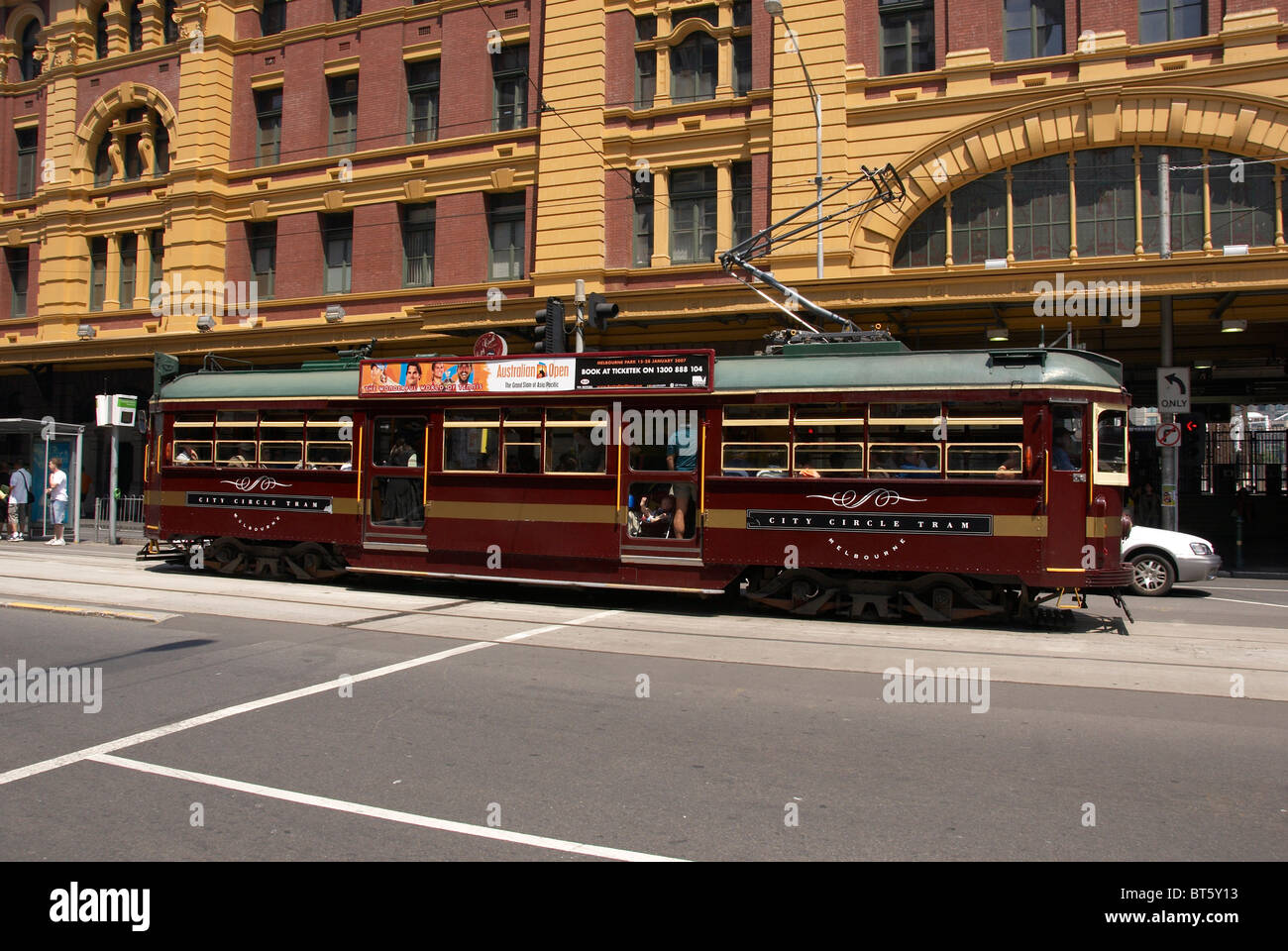 W tram Vintage classe à Melbourne City Circle publique Banque D'Images