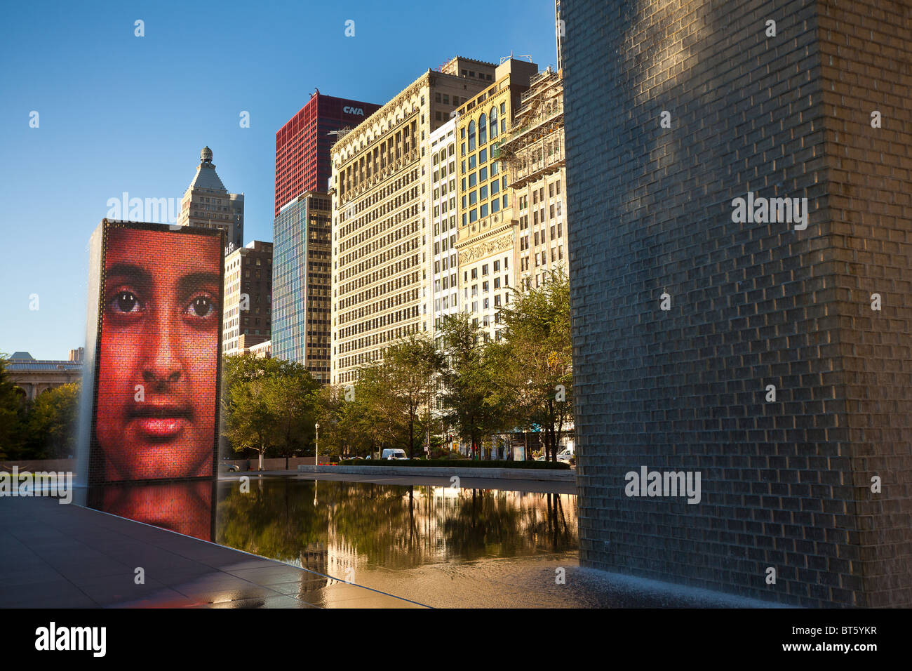 La fontaine de la Couronne par l'artiste espagnol Jaume Plensa dans Millennium Park de Chicago, IL, USA. Banque D'Images