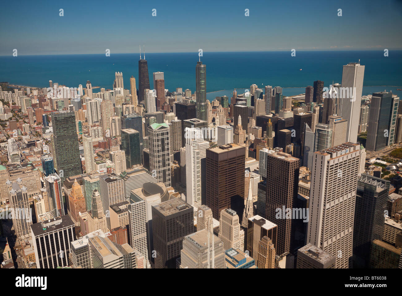 Vue d'horizon de Chicago et le lac Michigan à au nord-est de la Willis Tower, le Sears Towner. Banque D'Images