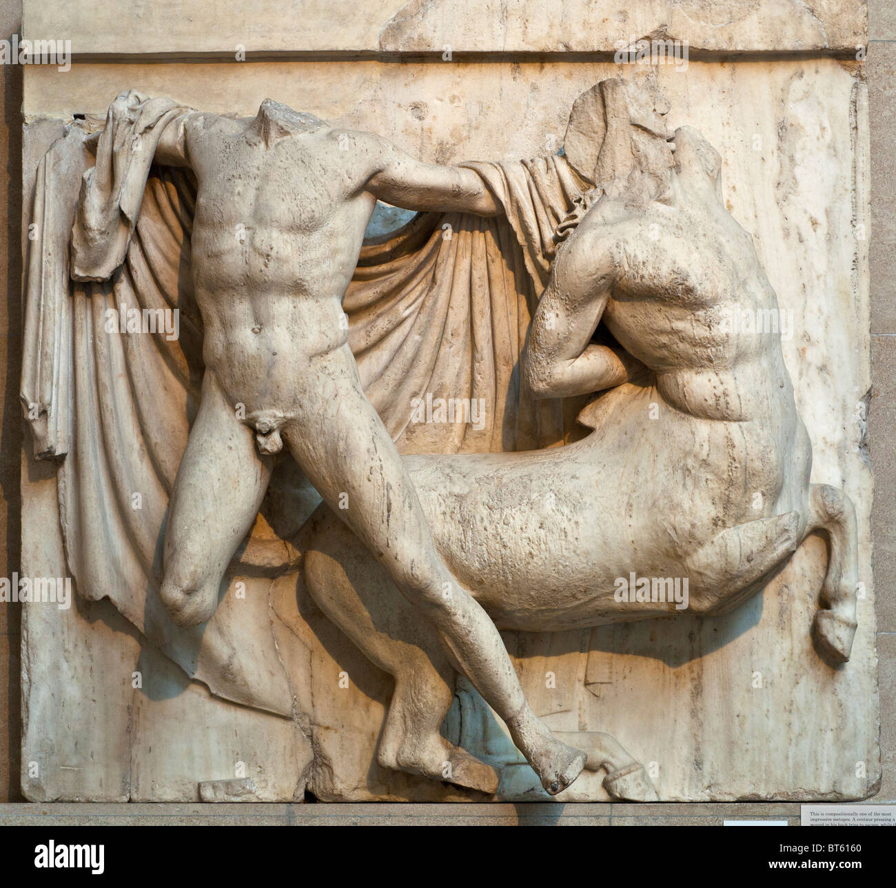 Parthénon Metope 27 Sud, représentant une Lapith aux prises avec un centaure. Banque D'Images