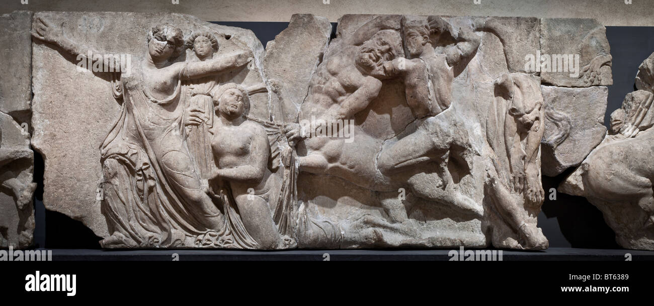 Dalle de Frise du temple d'Apollon Epikourios à Bassae,, la Grèce. Ca. 420-400 BC. Banque D'Images