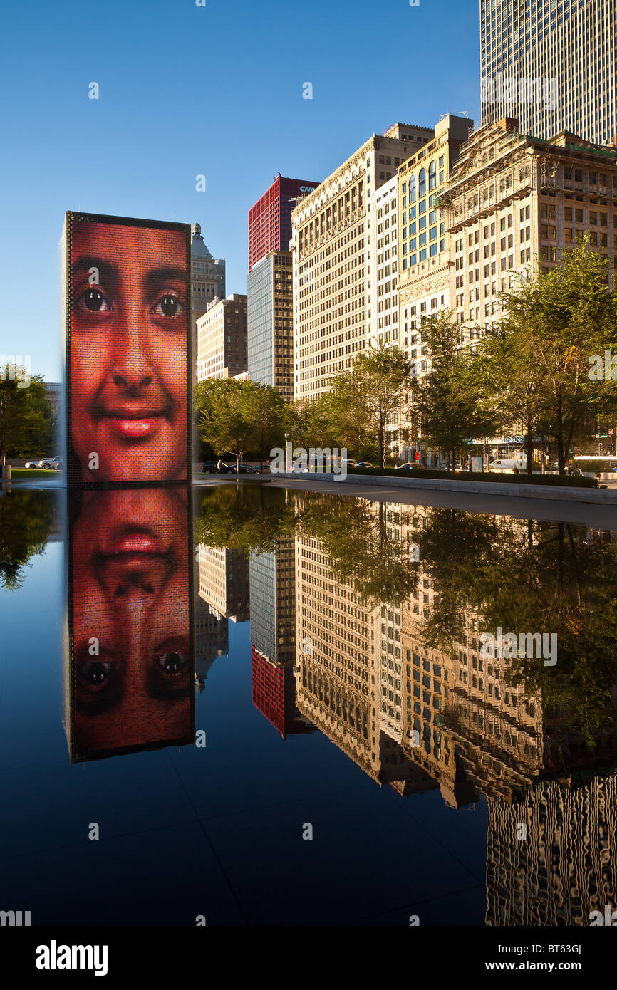La fontaine de la Couronne par l'artiste espagnol Jaume Plensa dans Millennium Park de Chicago, IL, USA. Banque D'Images