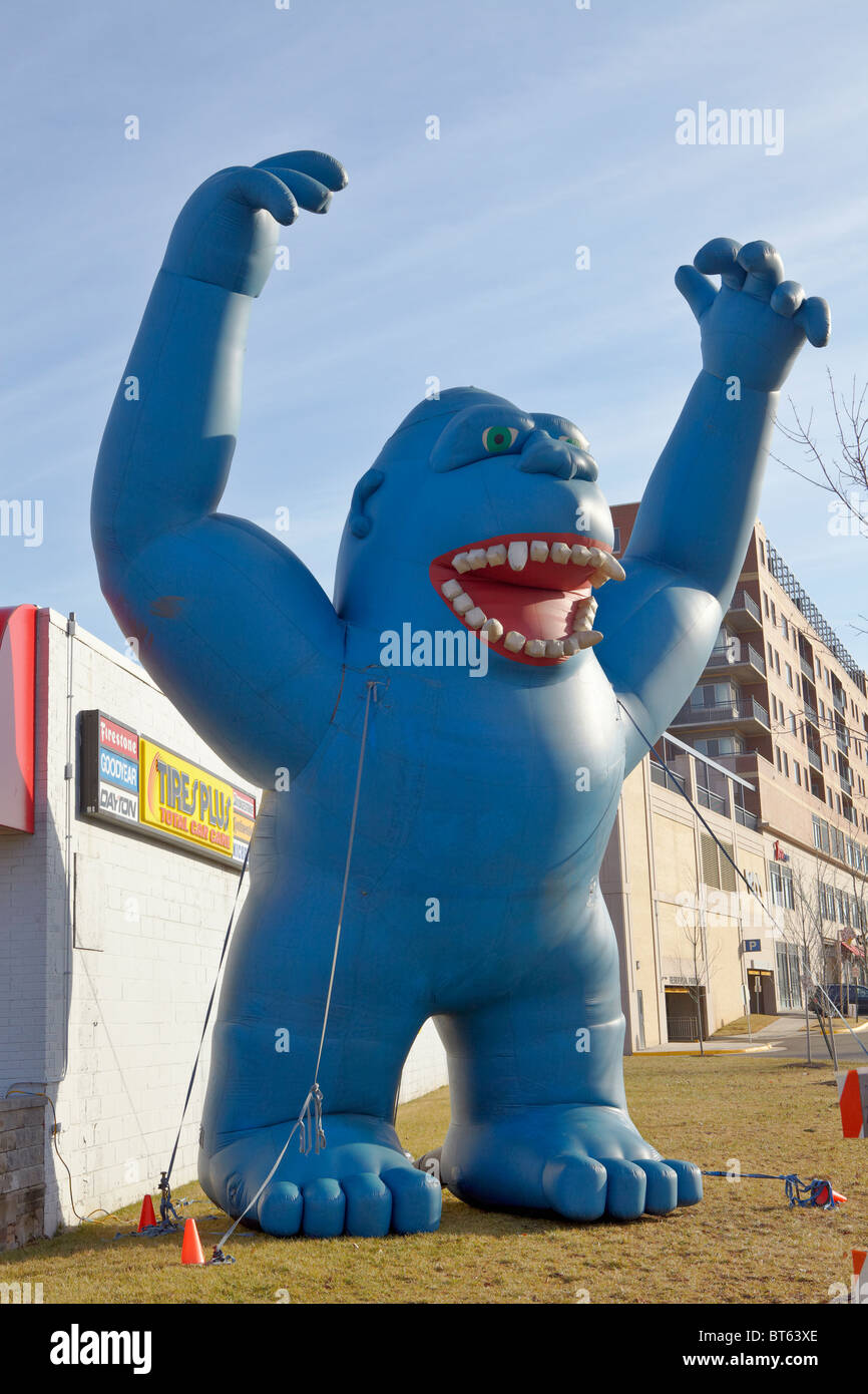 Big Blue Monster, gorilles gonflables publicitaires. Banque D'Images