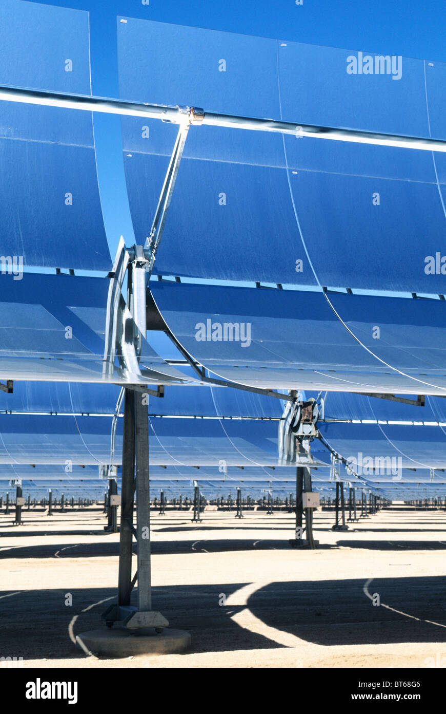 L'énergie solaire, Barstow, l'un solaire, l'énergie solaire la plus importante du monde collection site, en Californie. Banque D'Images