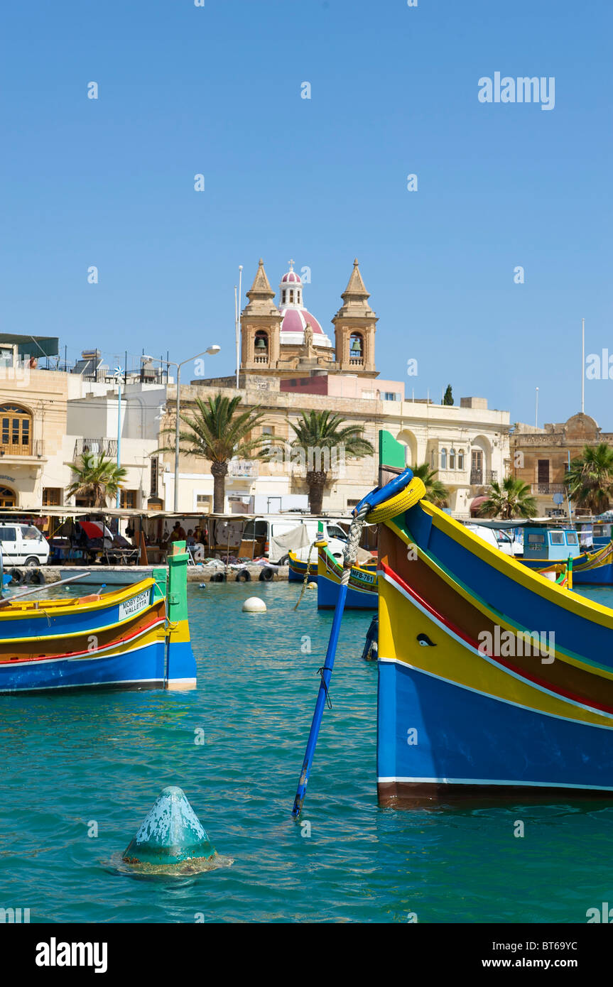 Les bateaux de pêche traditionnels en Marsaxlokk, Malte Banque D'Images