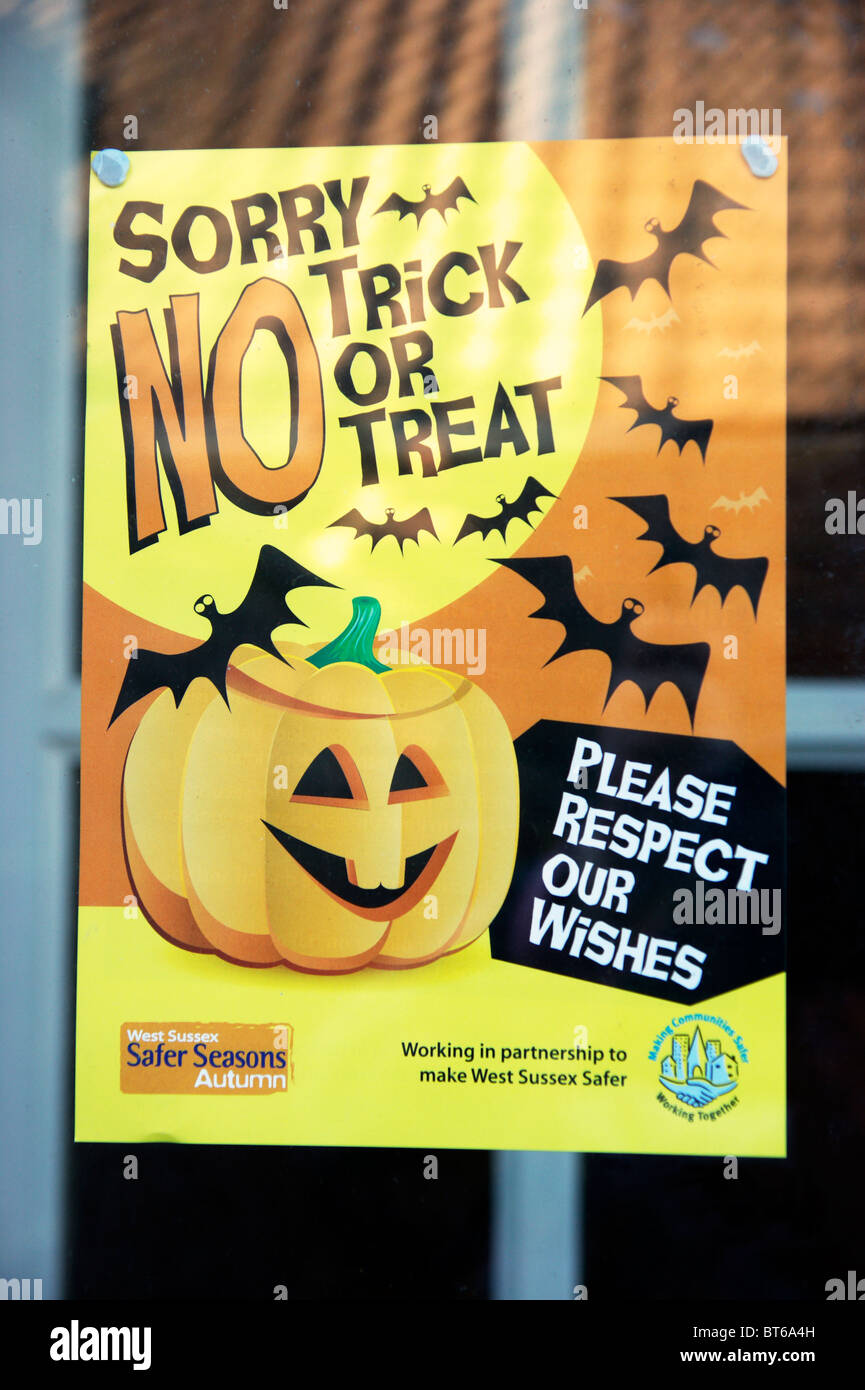 Pas de Trick or Treat leaflet poster utilisé pour lutter contre la criminalité et le comportement antisocial de la période Halloween & Bonfire Night Banque D'Images