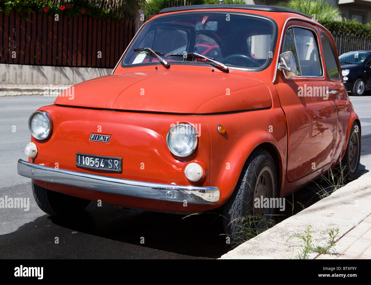 Fiat Cinquecento 500 rouge Topolino en Sicile, Italie Banque D'Images
