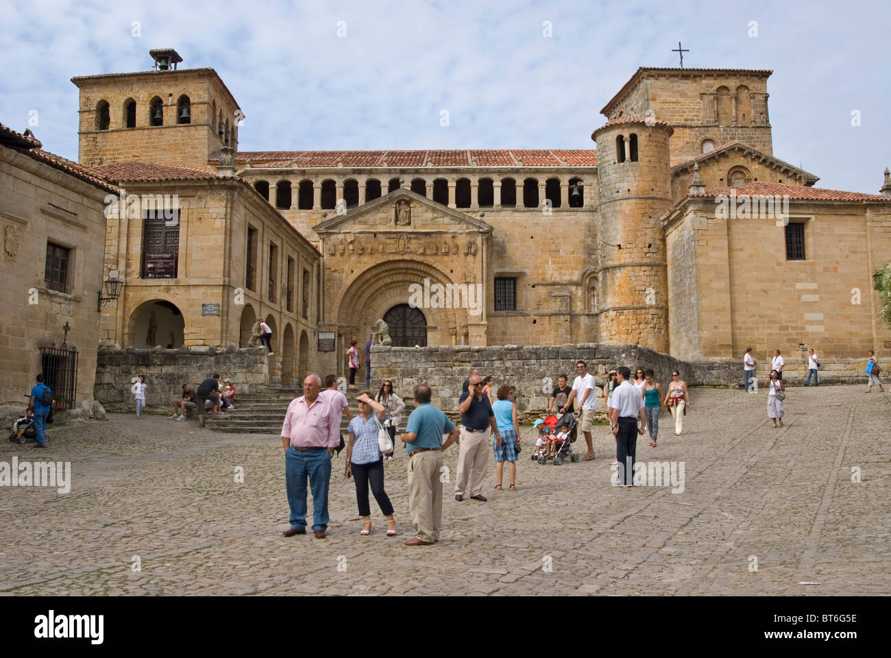 Collégiale, Santillana del Mar, Cantabria, Espagne. Banque D'Images