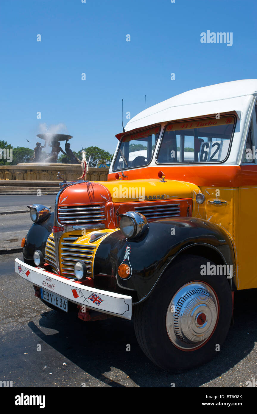 Les bus typiques à La Valette, Malte Banque D'Images