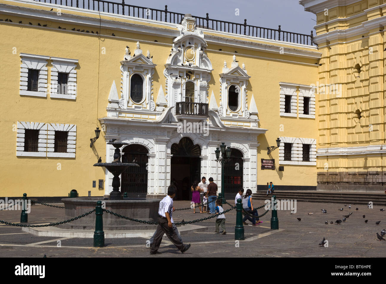 Entrée au Musée des catacombes et l'église San Francisco Lima Pérou Banque D'Images