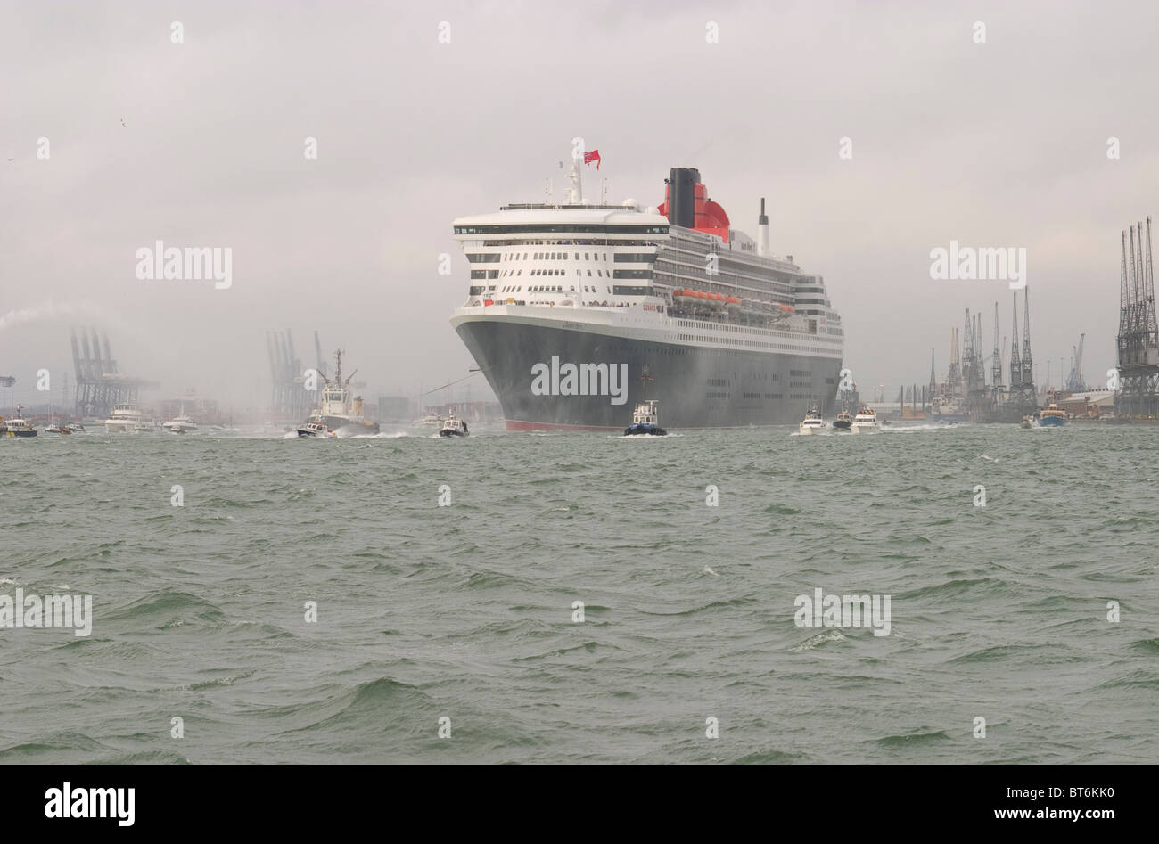 Queen mary 2 new york Banque de photographies et d’images à haute