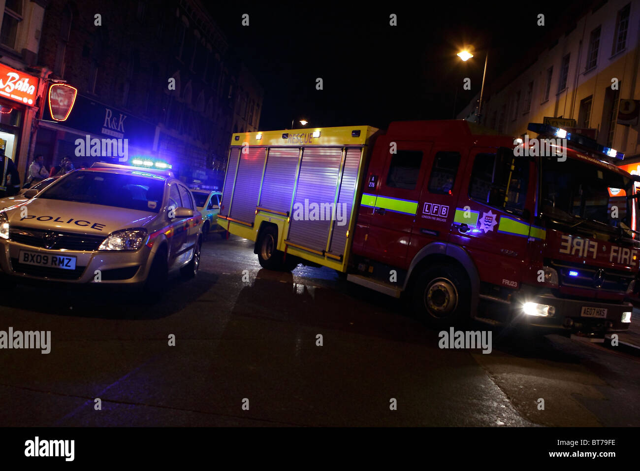 Voiture de police et d'incendie moteur à un incident à Londres Banque D'Images