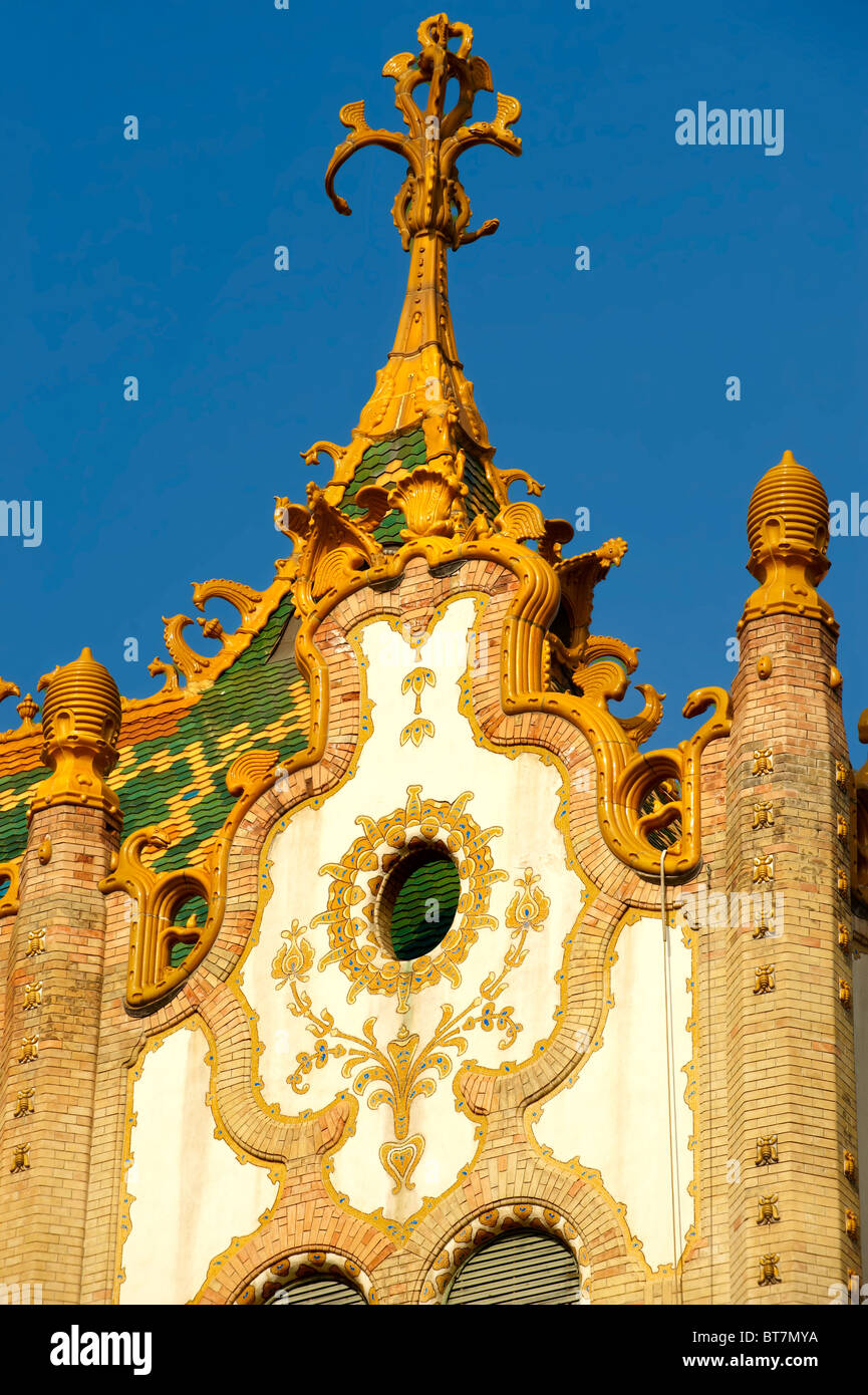 L'une après l'édifice de la Banque d'épargne postale (Postatakarékpénztár) conçu par Ödön Lechner. Budapest, Hongrie Banque D'Images