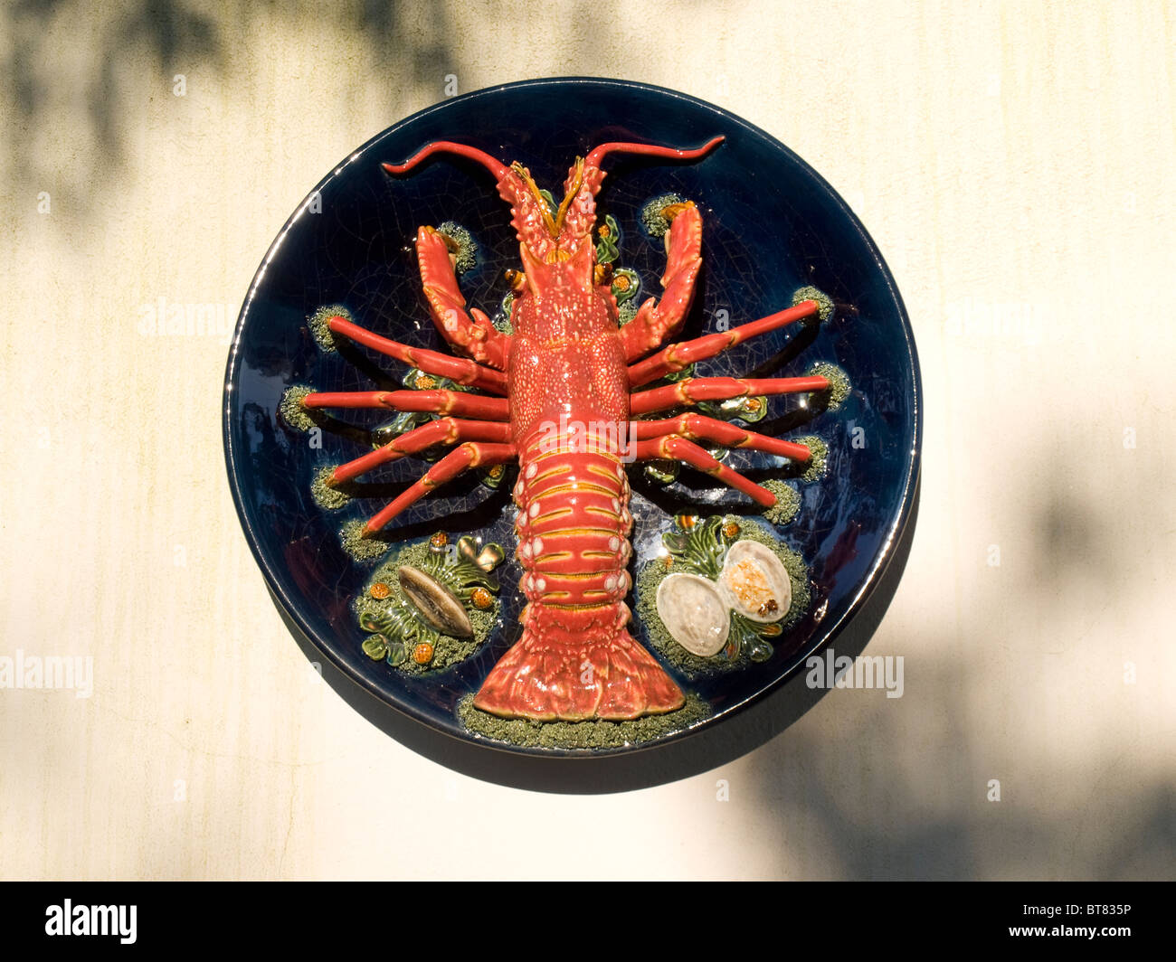 Plat de homard - La céramique traditionnelle portugaise par Rafael Bordalo Pinheiro Banque D'Images