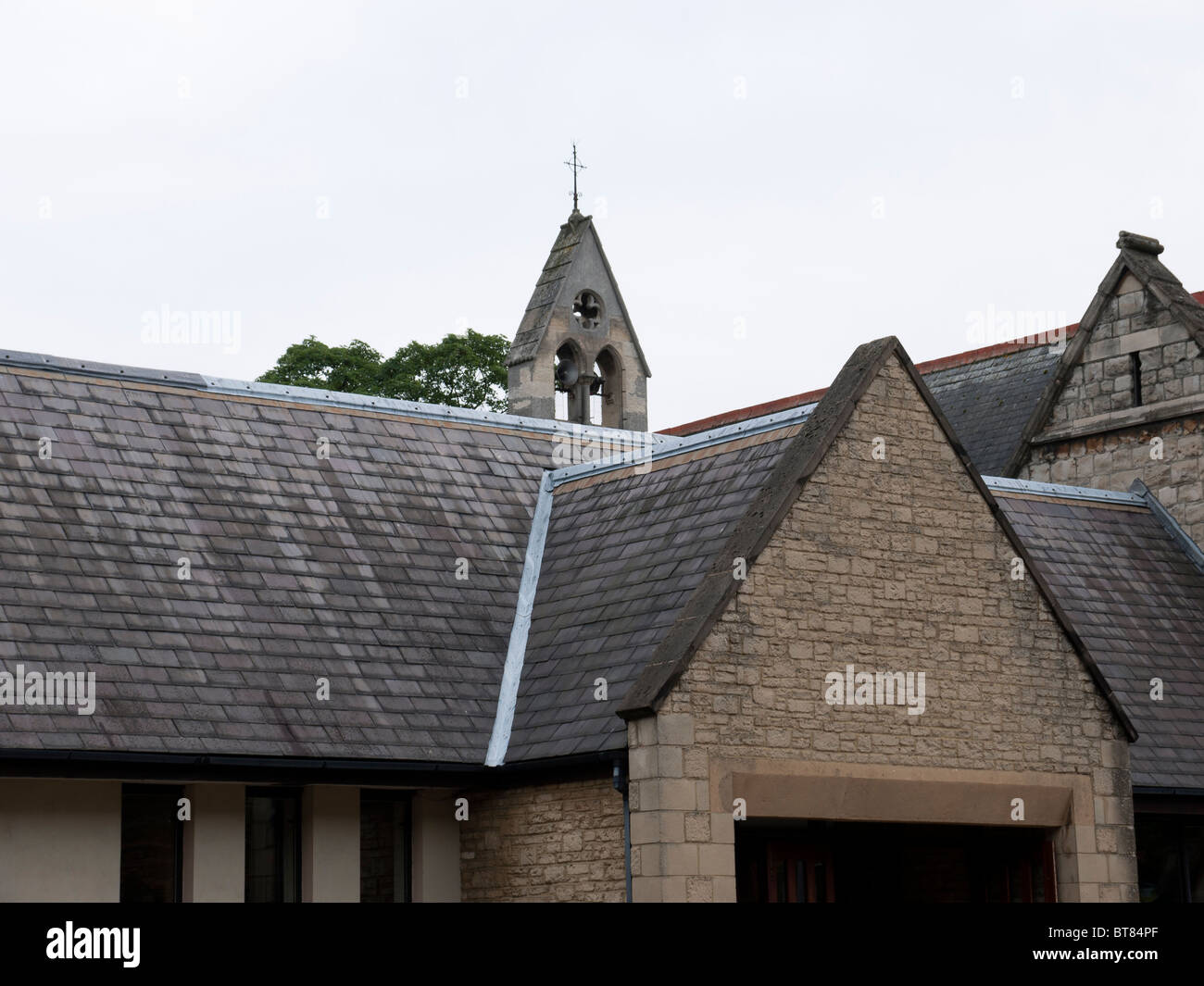 Conduire sur un toit de l'église vulnérable aux voleurs Banque D'Images