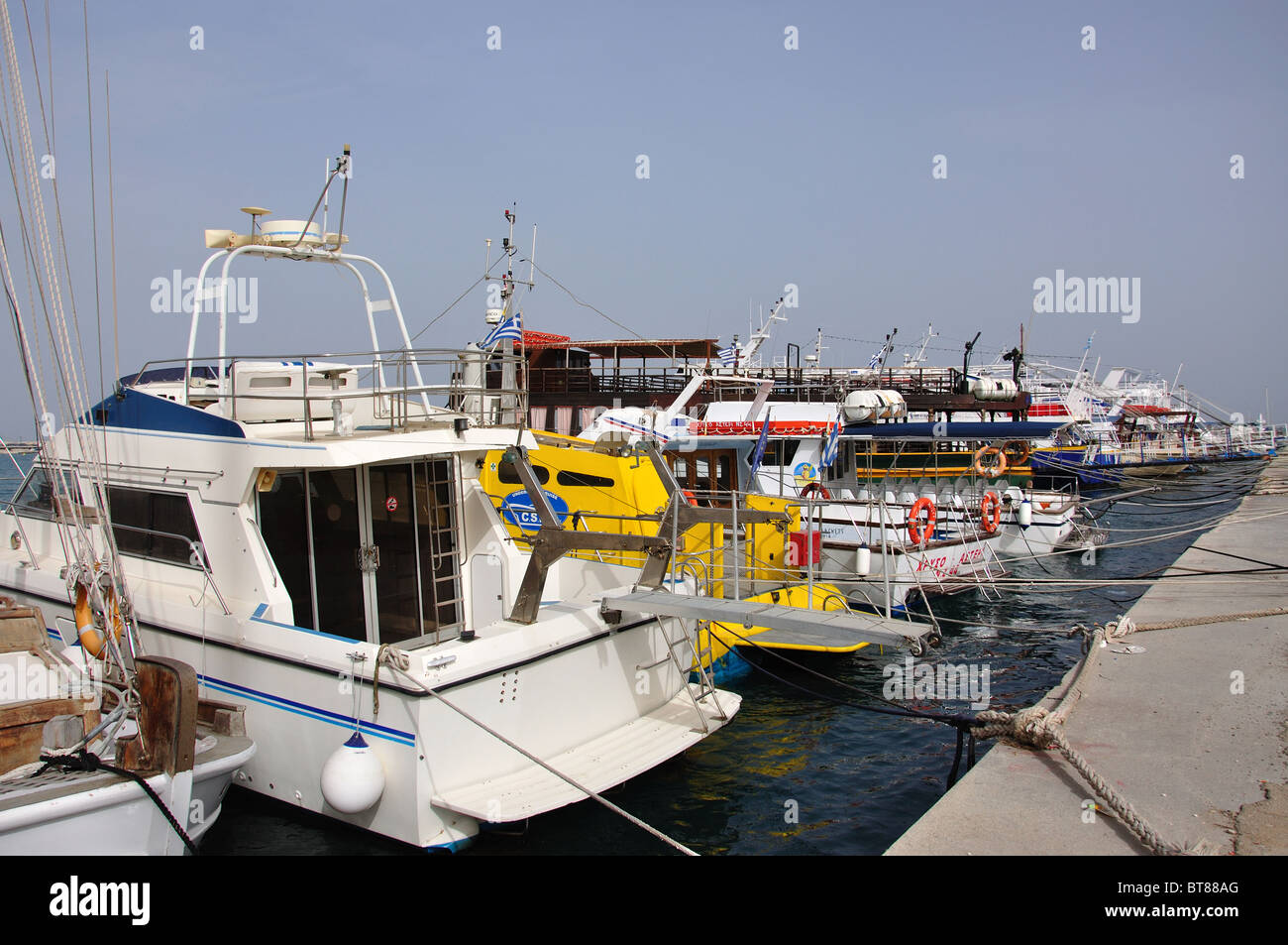 Excursion en bateau dans le port, la ville de Zakynthos, Zante, îles Ioniennes, Grèce Banque D'Images