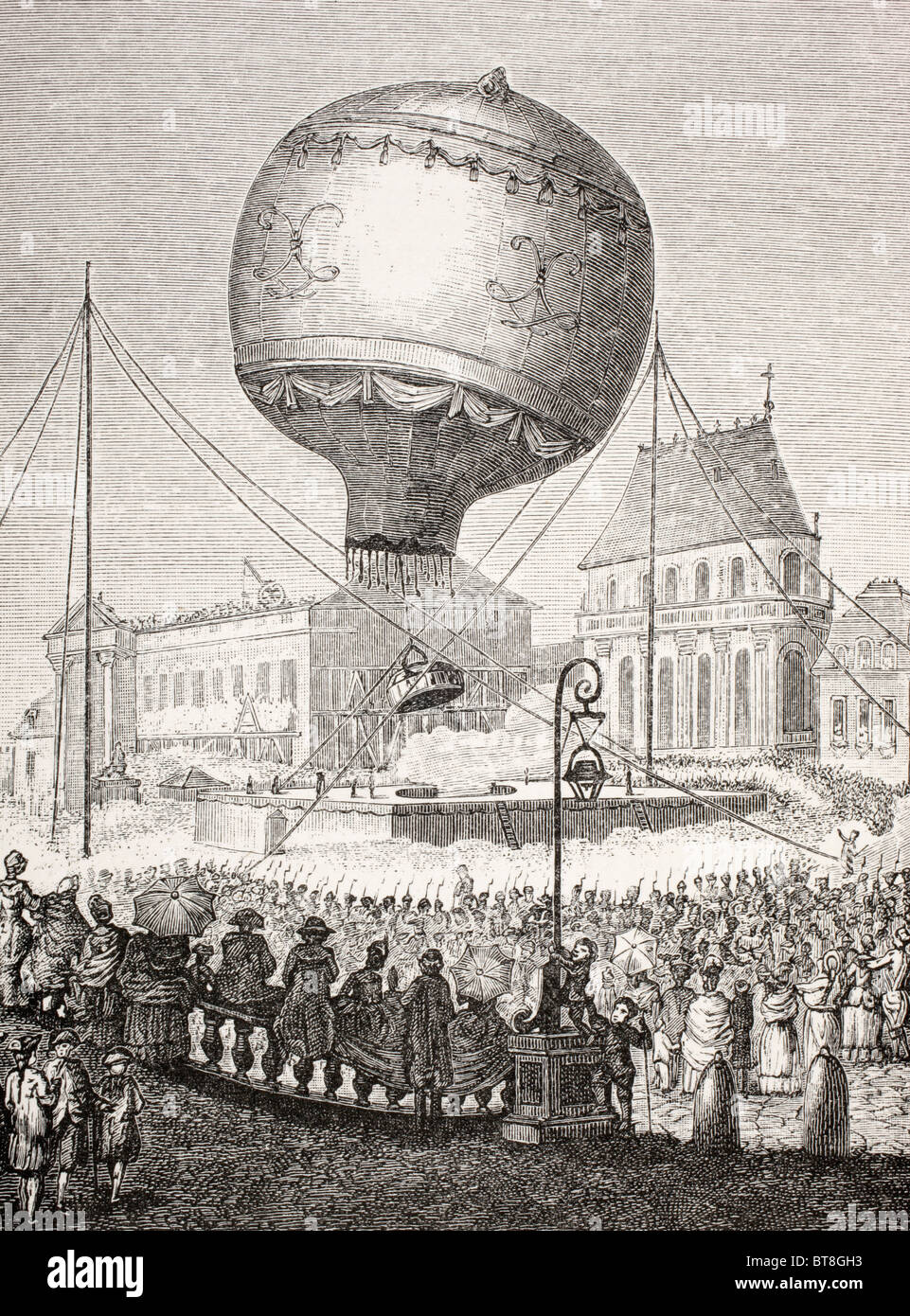 Un ballon à air chaud monte à Paris, la France au XVIIIE siècle. Banque D'Images