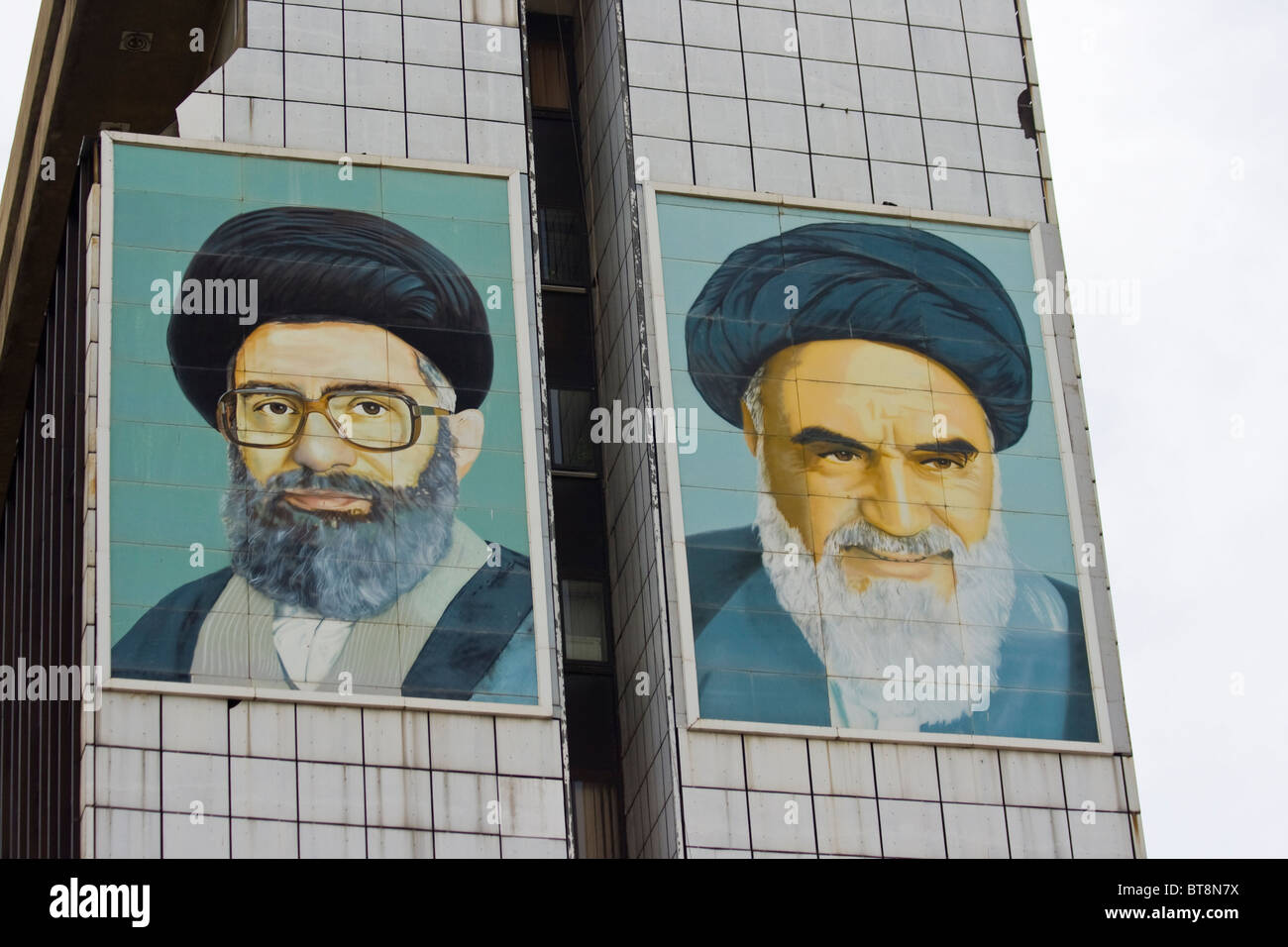 Des panneaux publicitaires de Khameini et Khomeiny à Téhéran, Iran Banque D'Images