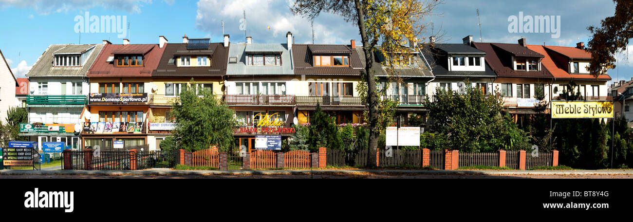 Petite ville des maisons mitoyennes en Pologne Banque D'Images