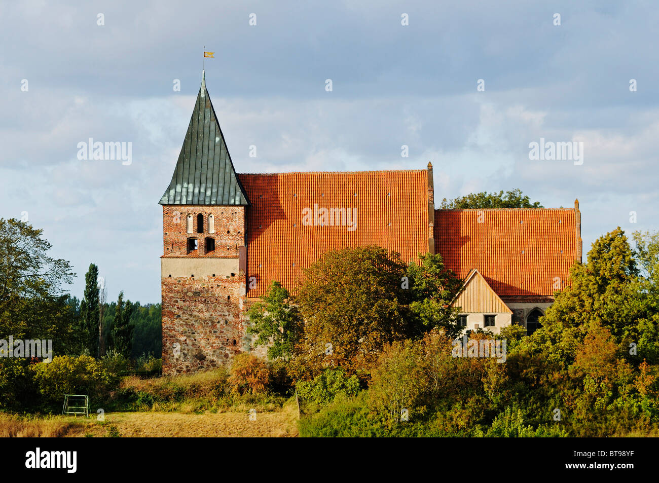 L'église Saint Paul, plus ancienne église de pierre sur Rügen, canette, village de la péninsule de Jasmund, Ruegen Island, Mecklembourg-Poméranie-Occidentale Banque D'Images