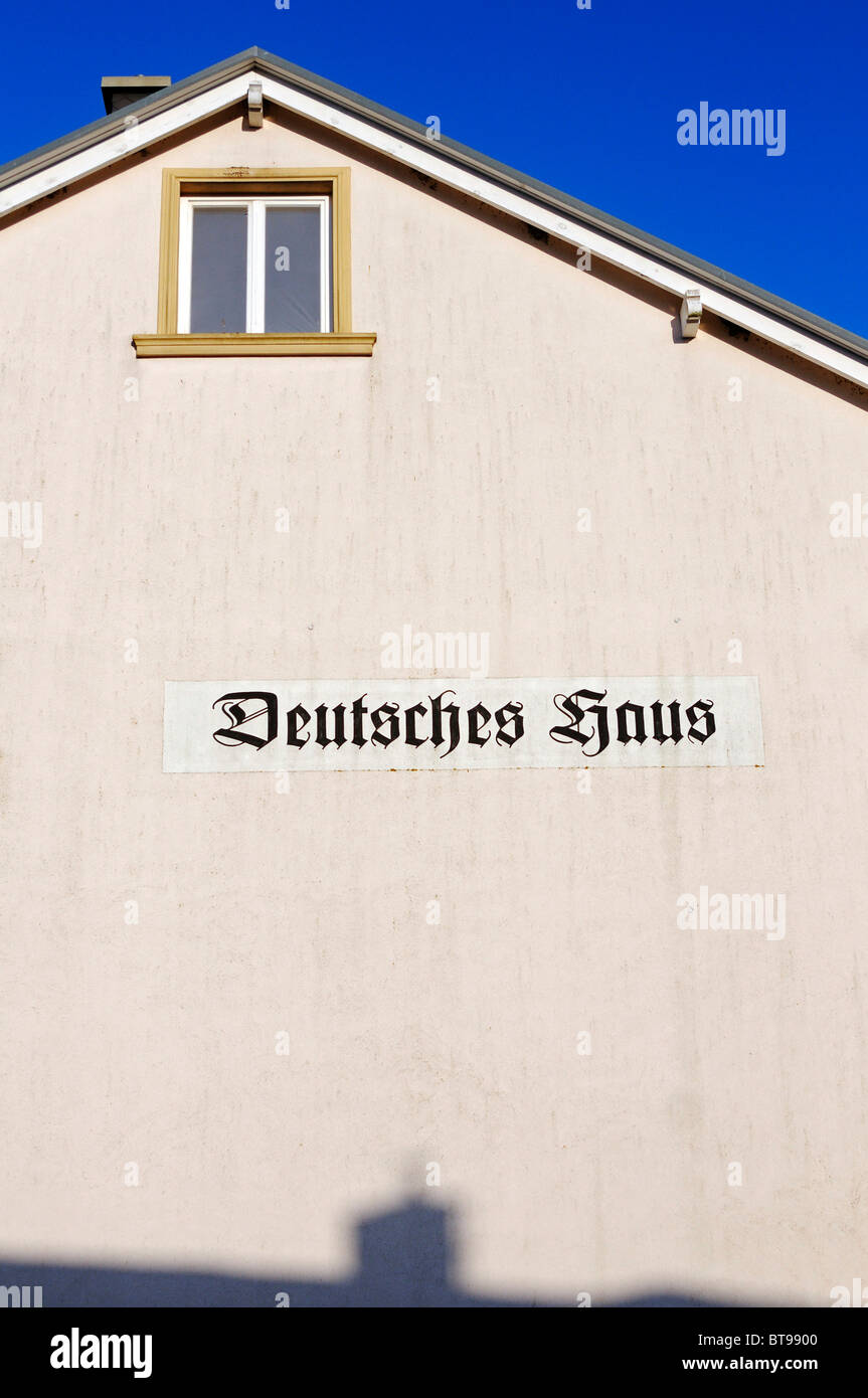 L'inscription "Pension Haus eutsches', 'House', Lohme, village de la péninsule de Jasmund, Ruegen Island Banque D'Images