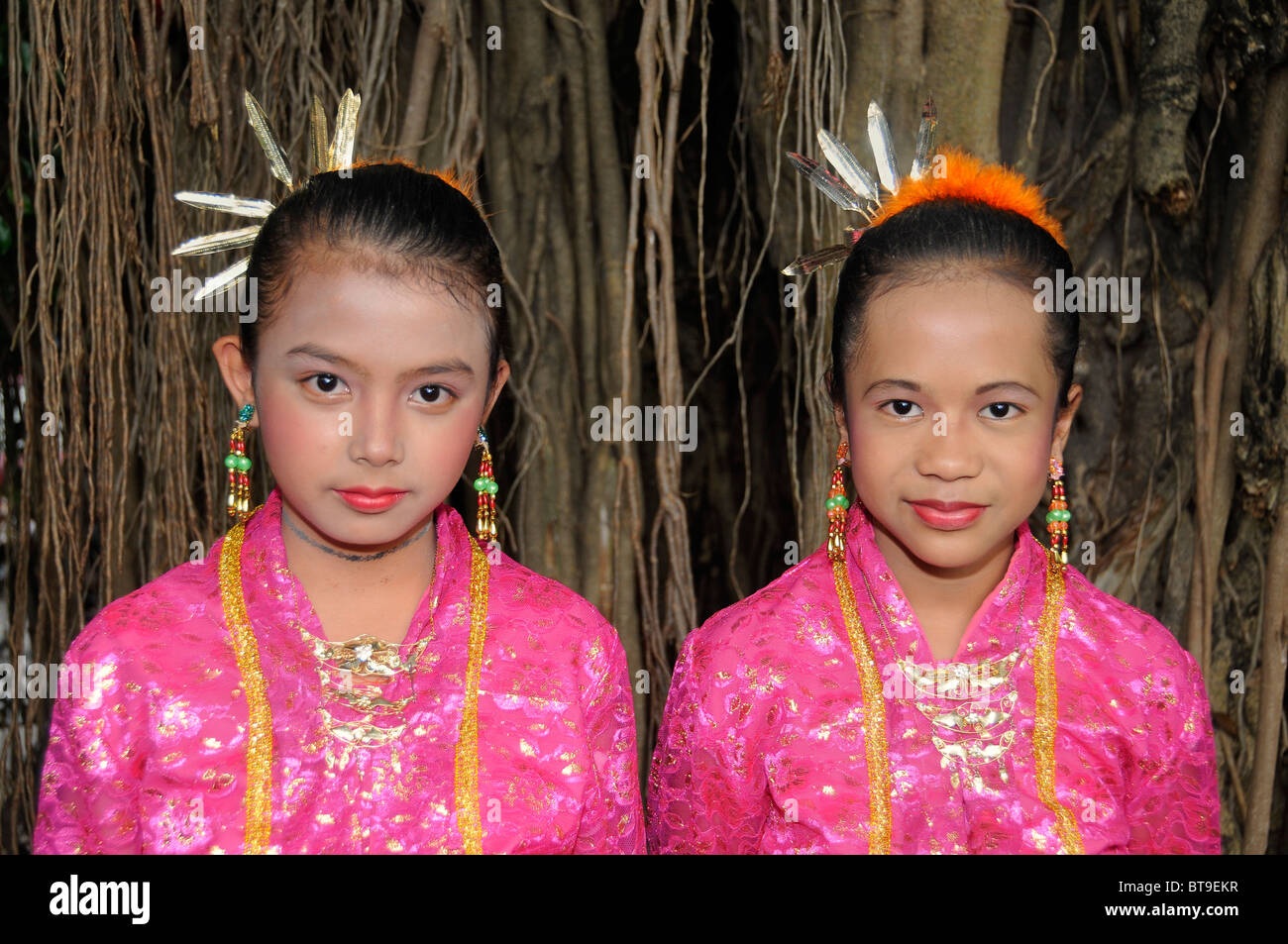 Les étudiants d'une performance des élèves d'une pièce de théâtre de danse traditionnel javanais, Ramayama, Yogyakarta, Java, Indonésie Banque D'Images