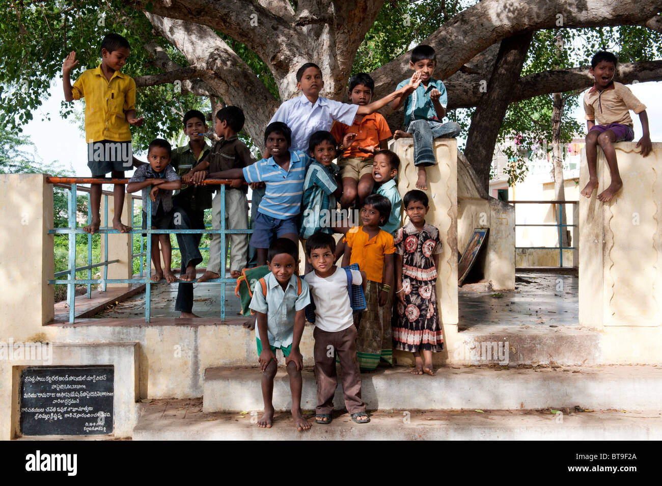 Les enfants du village de l'Inde rurale. L'Andhra Pradesh, Inde Banque D'Images