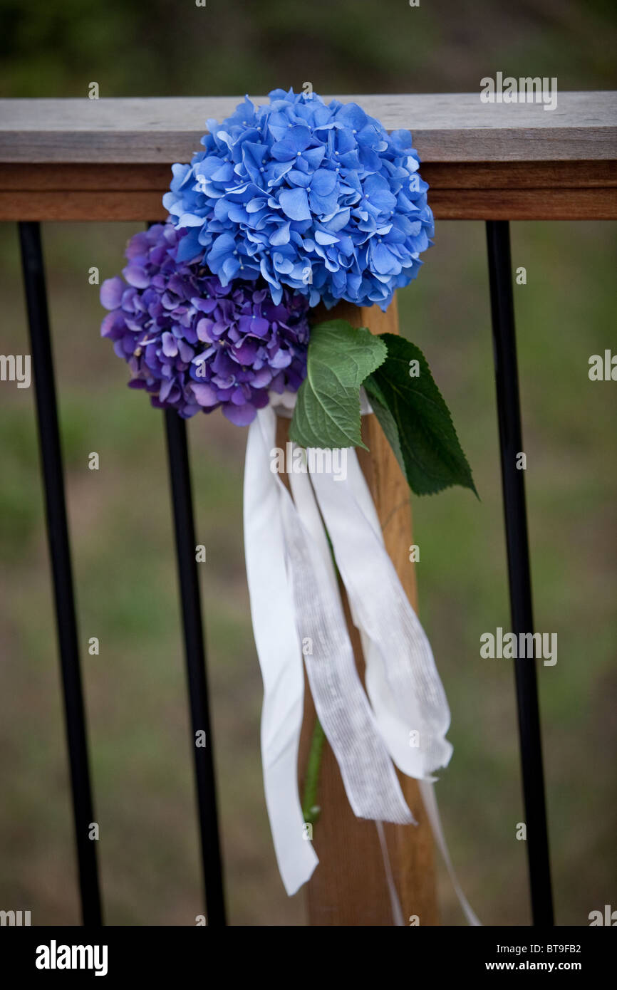 Bouquet de mariée fait à partir de fleurs de différentes couleurs. Banque D'Images