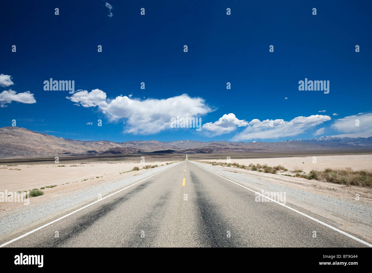 Route de Death Valley National Park, désert de Mojave, Californie, Nevada, USA Banque D'Images