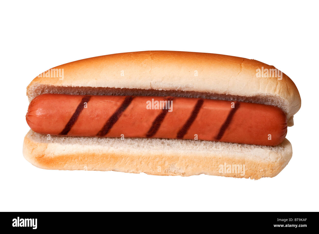 Un hot dog avec grill marque isolé sur fond blanc avec chemin de détourage. Banque D'Images