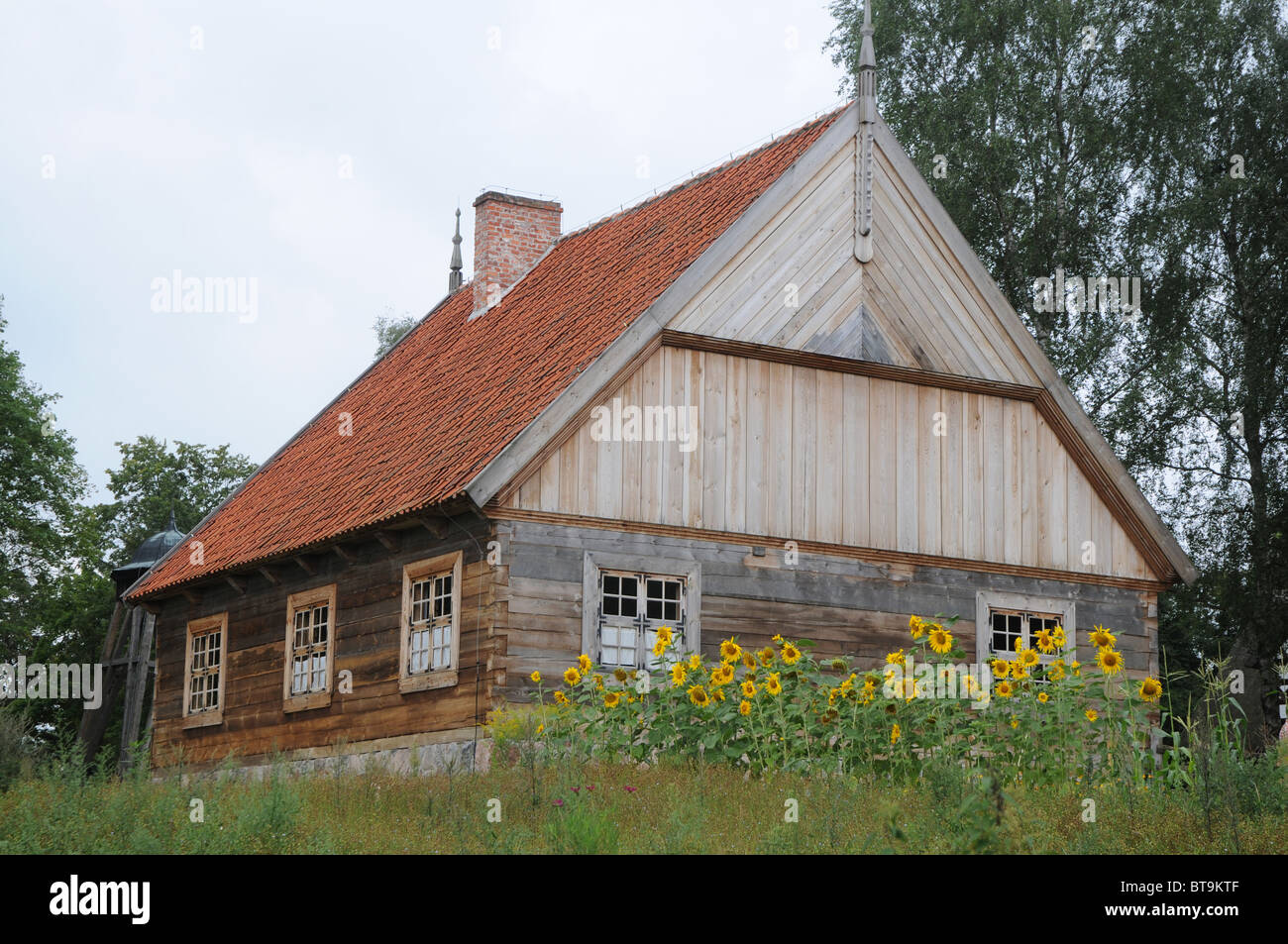 En bois du 18ème siècle de la Mazurie, Région de l'auberge du Musée de l'architecture folklorique et ethnographique en Pologne Olsztynek, Parc Banque D'Images