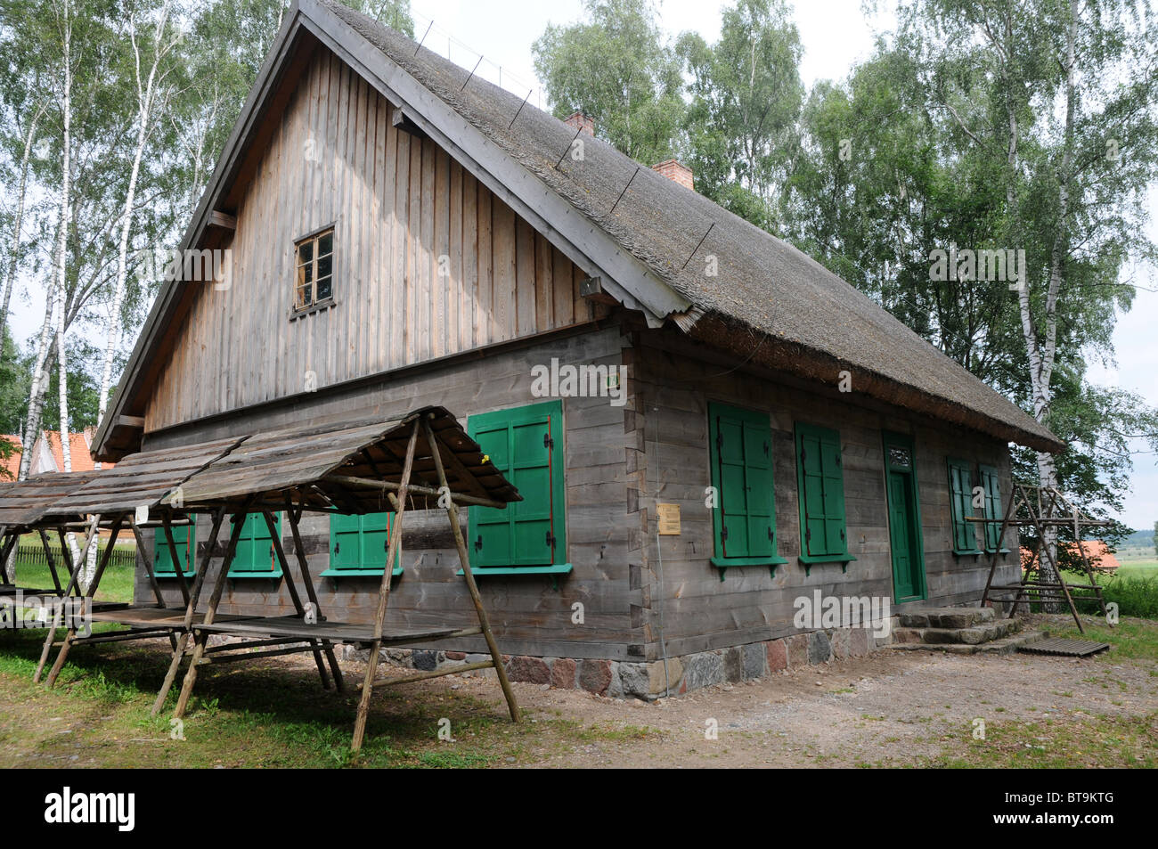 École du village du xixe siècle à partir de la région de la Mazurie, Musée d'architecture populaire et Parc Ethnographique à Olsztynek, Pologne Banque D'Images École du village du xixe siècle à partir de la région de la Mazurie, Musée d'architecture populaire et Parc Ethnographique à Olsztynek, Pologne Banque D'Images