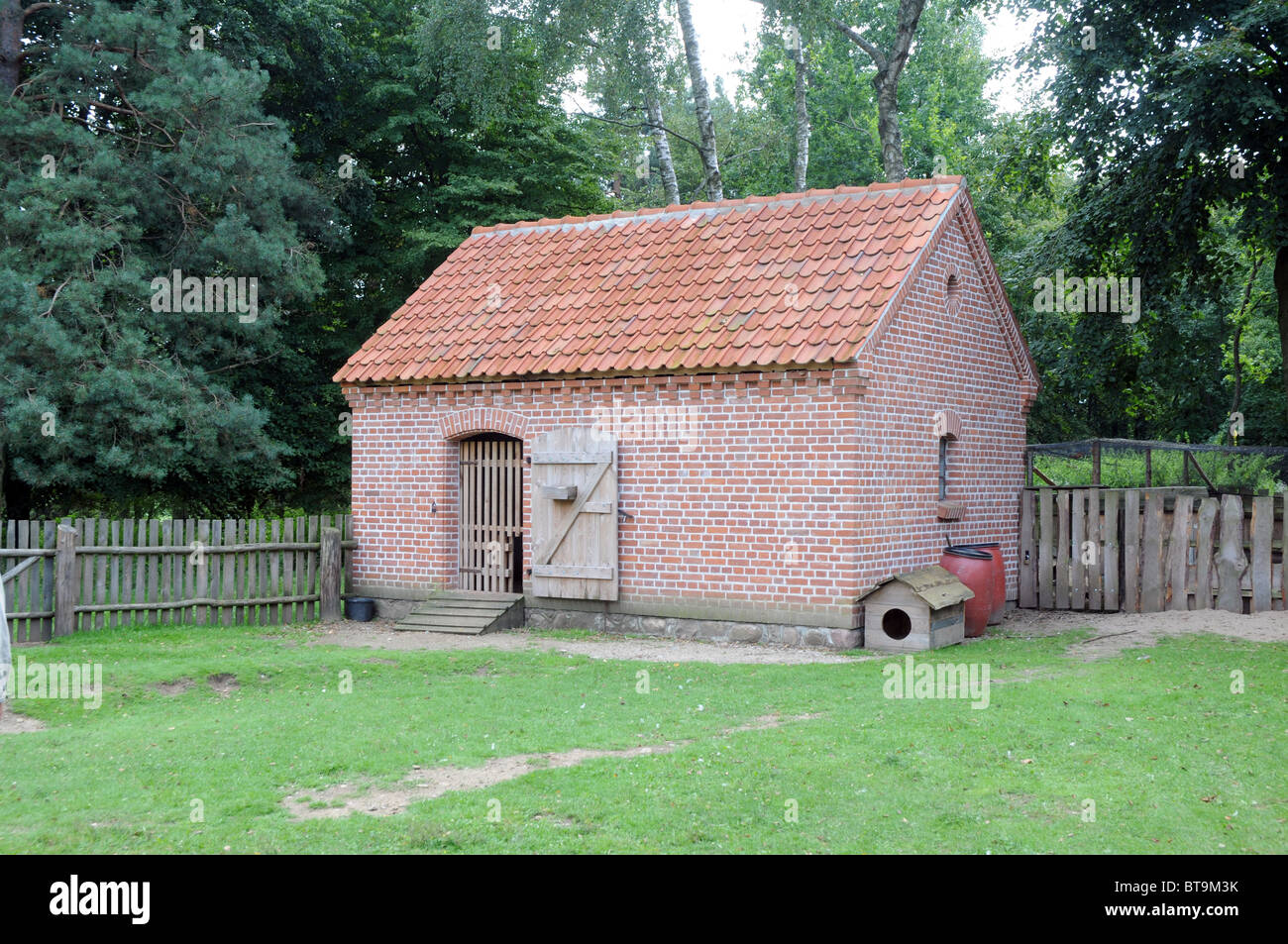 Au début du xxe siècle poulailler à partir de la région de la Mazurie, Pologne Banque D'Images